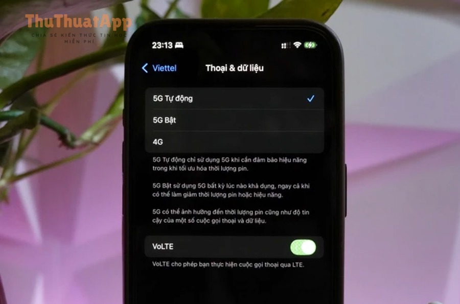 Trạm phát sóng di động và bầu trời