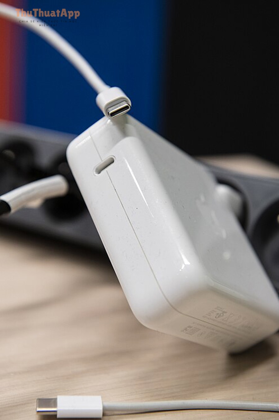 Củ sạc và cáp USB-C cần tiếp xúc tốt, tránh lỏng lẻo