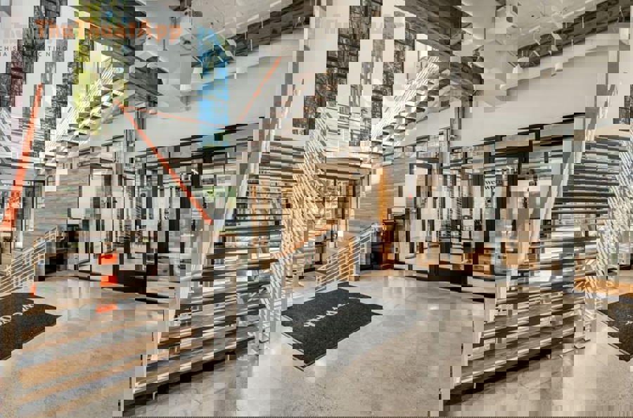 Biển báo công trình minh họa sự cố trên đường cần được cảnh báo