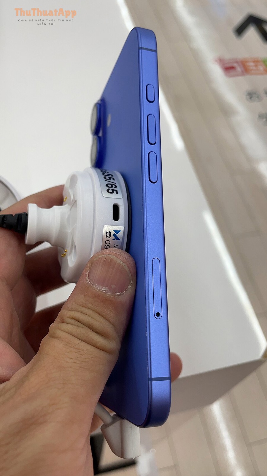 Tăng âm lượng iPhone không méo: hướng dẫn cho người dùng, tránh rè 4 960px Action button and Volume control button of iPhone 16