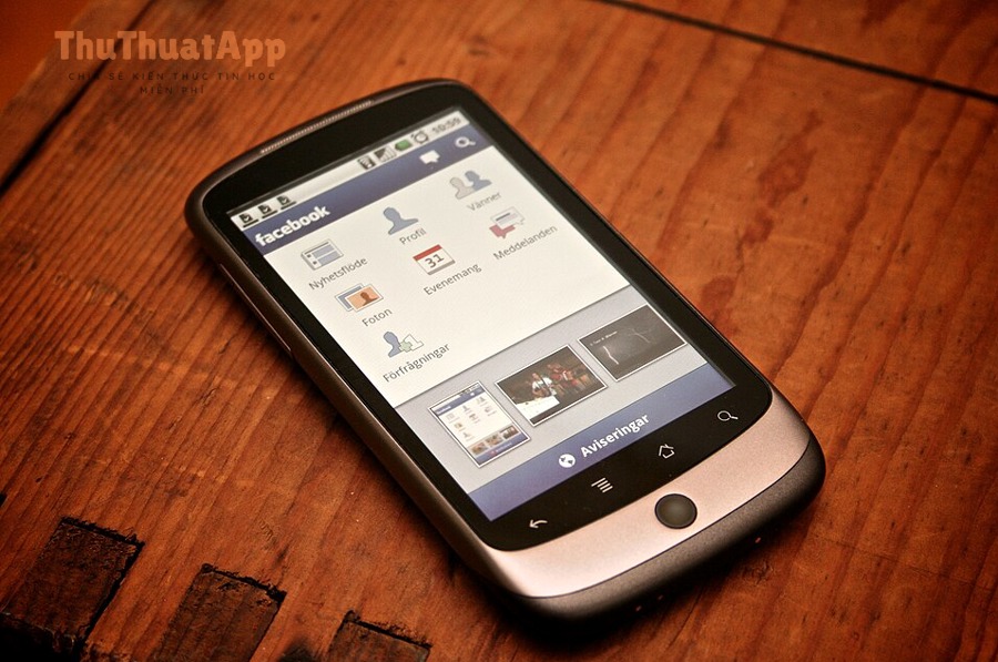 Minh họa Facebook trên smartphone