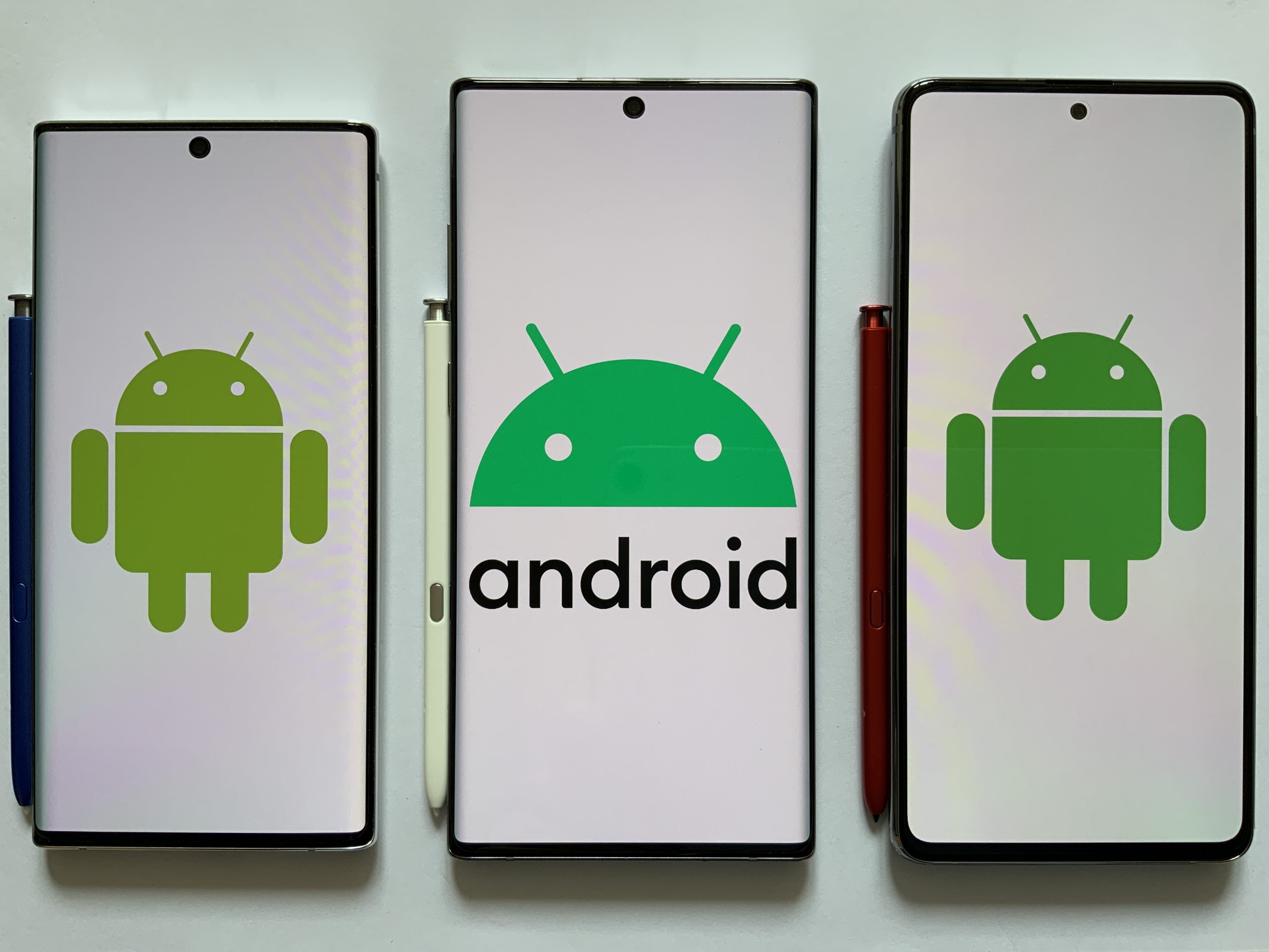 Cách khôi phục ảnh đã xóa Android: 8 phương pháp hiệu quả, dễ làm tại nhà 2 Điện thoại Android minh họa thao tác khôi phục dữ liệu