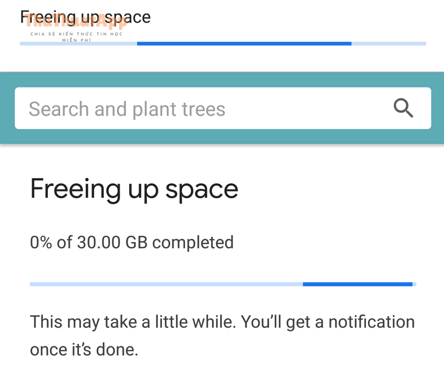 Màn hình Google Photos đang xử lý tác vụ liên quan đến dung lượng