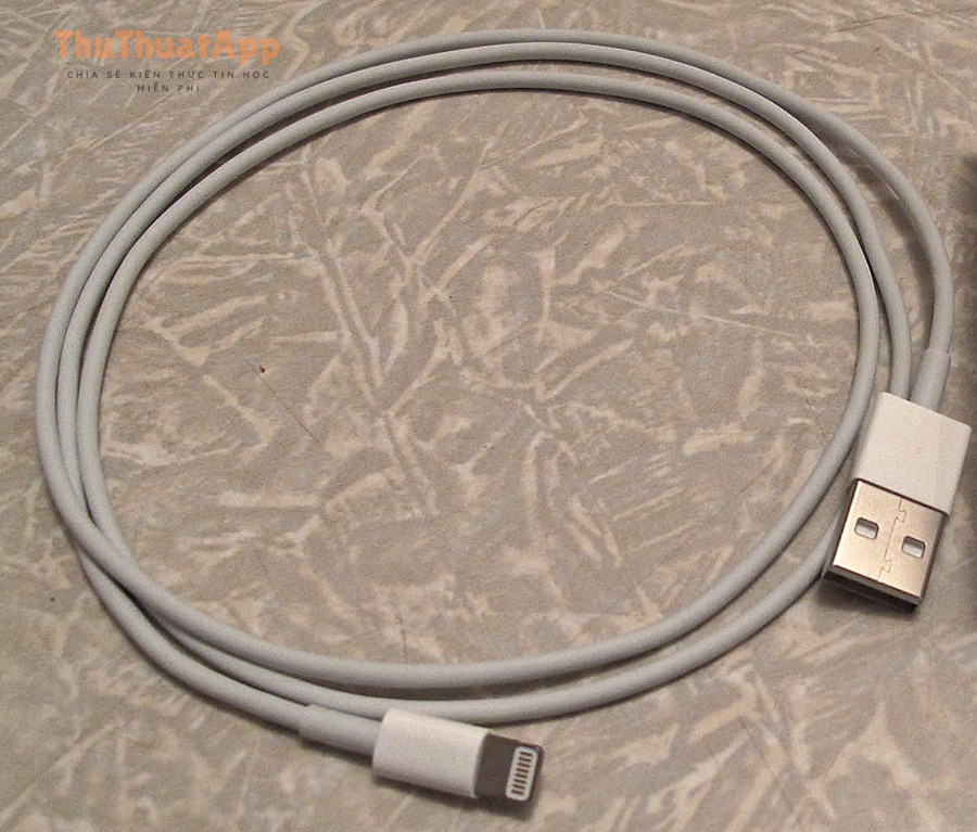 Hướng dẫn tối ưu sạc pin iPhone cho người mới: bật/tắt chuẩn 9 Cáp sạc Lightning to USB