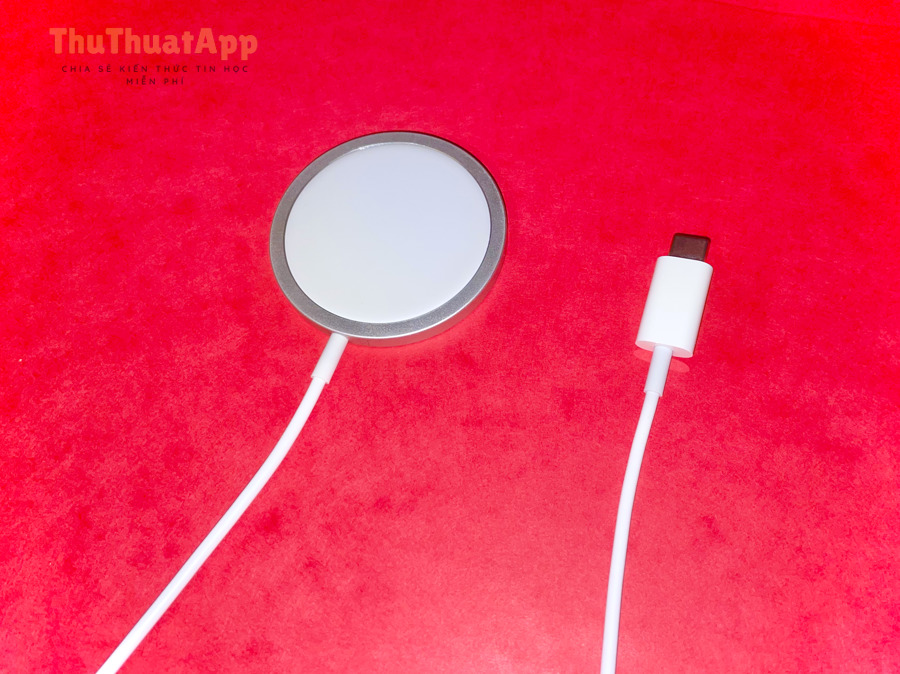 Cách chuyển dữ liệu Android sang iPhone và ngược lại: Hướng dẫn đầy đủ, dễ làm cho mọi dữ liệu quan trọng 6 Cáp sạc iPhone USB-C (minh họa kết nối thiết bị)