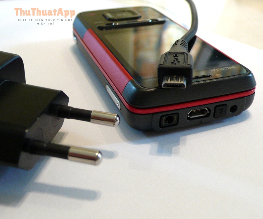 Minh họa sạc qua cổng USB