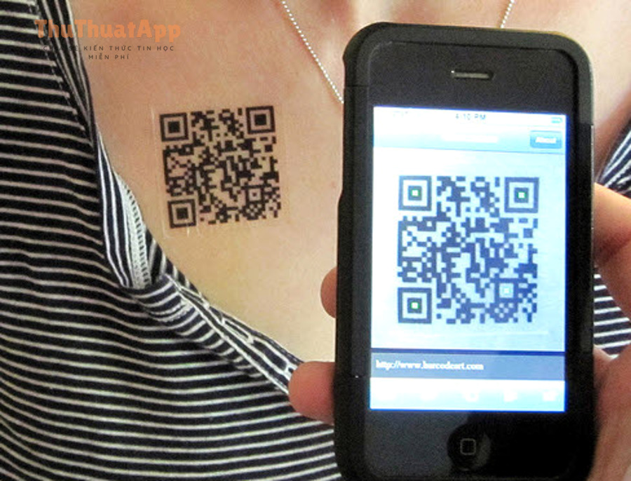 Tăng tốc cách quét QR bằng Camera iPhone cho người mới, scan nhanh 5 Minh họa thao tác quét QR bằng iPhone trong tình huống thực tế