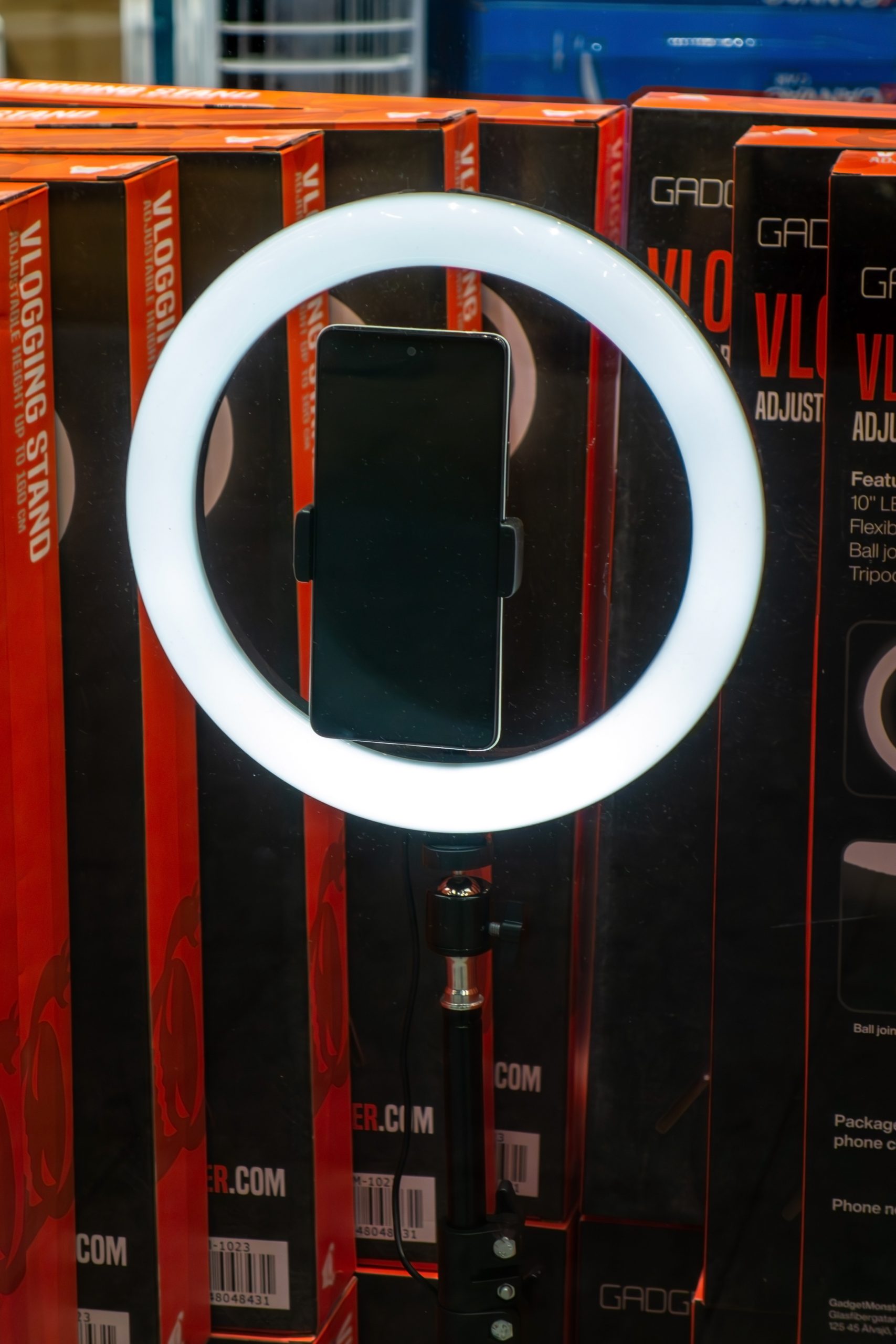 Bố trí ring light và điện thoại để quay video dọc