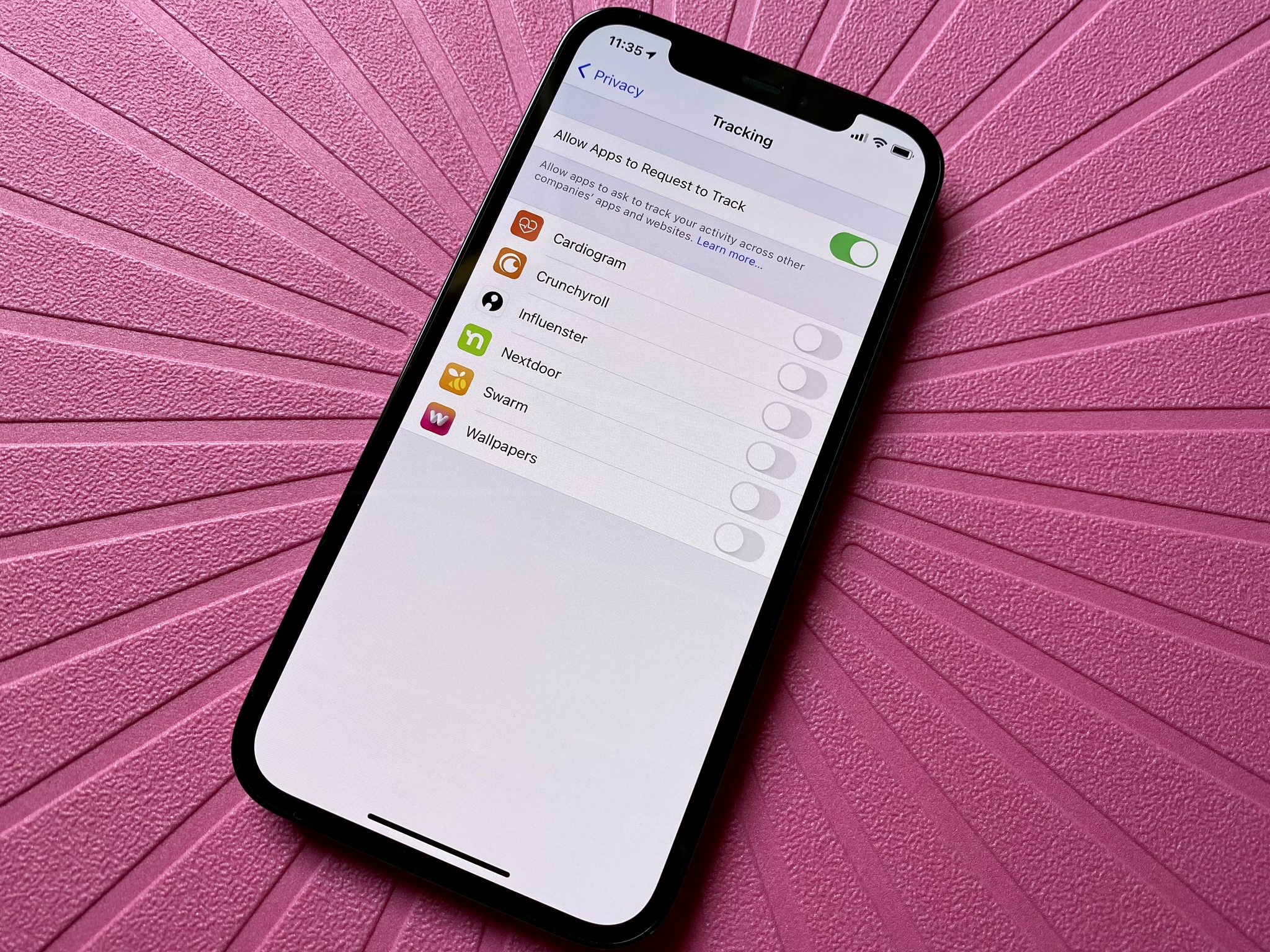Cách tắt theo dõi ứng dụng iPhone: Chặn theo dõi quảng cáo, tăng riêng tư chỉ trong vài phút 2 Màn hình Tracking trong phần Privacy trên iPhone