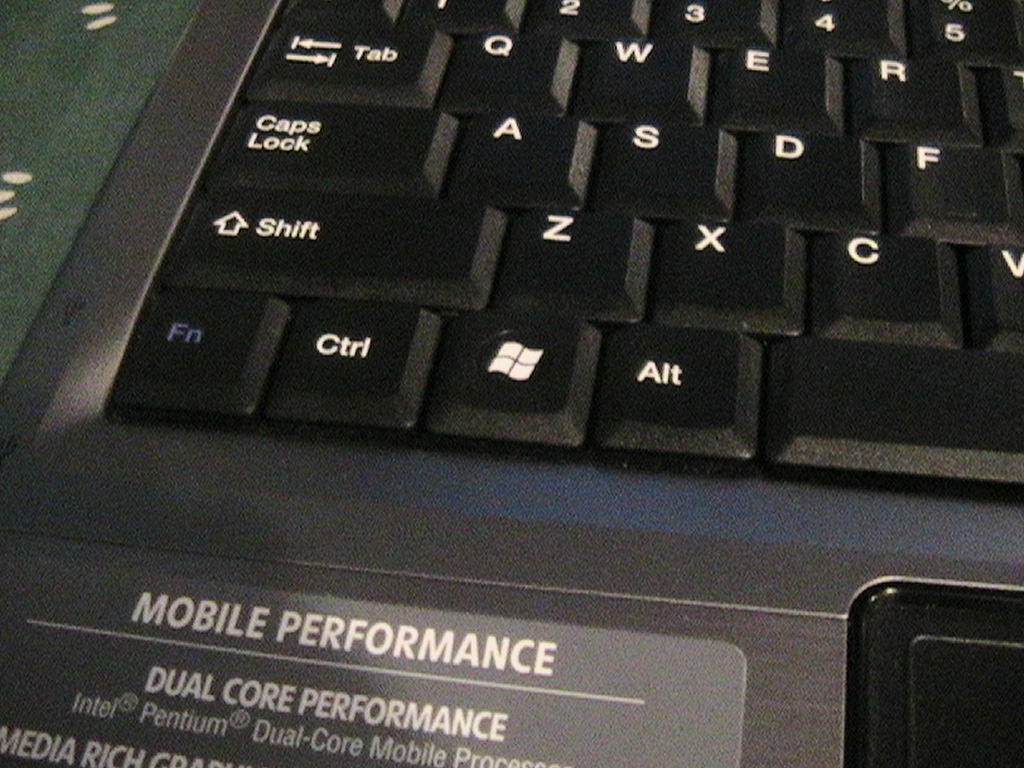 Bàn phím laptop - thao tác nhanh để hoàn tác gửi Gmail