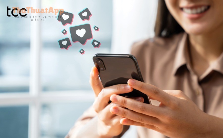 Hướng dẫn ghim (pin) bình luận gắn link/CTA cho YouTuber mới 3 Làm việc trên máy tính để quản lý nội dung và bình luận