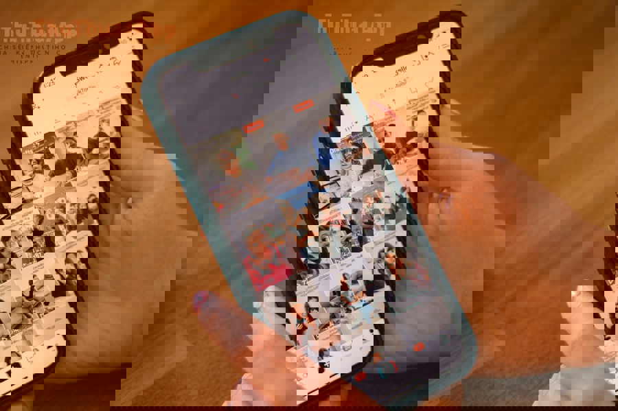 Màn hình xem nội dung dạng video trên điện thoại - minh họa autoplay