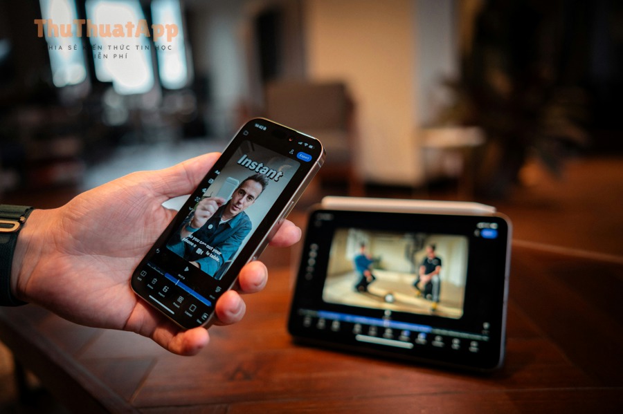 Cách làm video stitch trên TikTok: Hướng dẫn chi tiết từ A–Z để bắt trend và tăng tương tác 2 Minh họa thao tác dựng video trên điện thoại phù hợp với nội dung TikTok Stitch