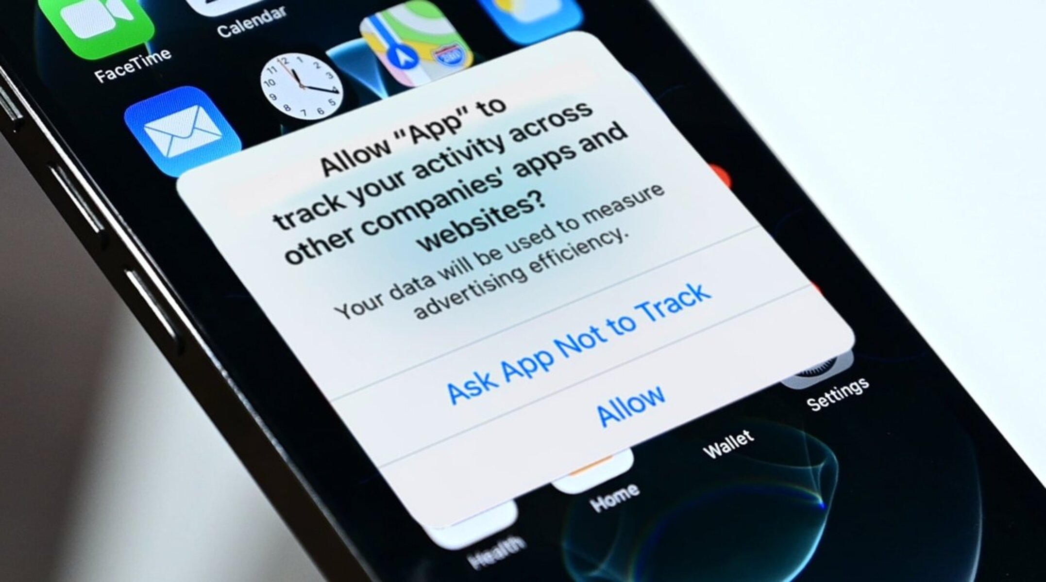 Cách tắt theo dõi ứng dụng iPhone: Chặn theo dõi quảng cáo, tăng riêng tư chỉ trong vài phút 4 Pop-up hỏi quyền theo dõi trên iPhone