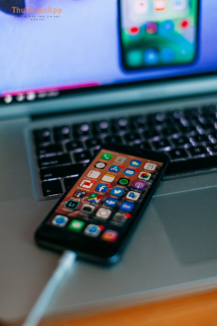 iPhone trên laptop, gợi ý ngữ cảnh làm việc