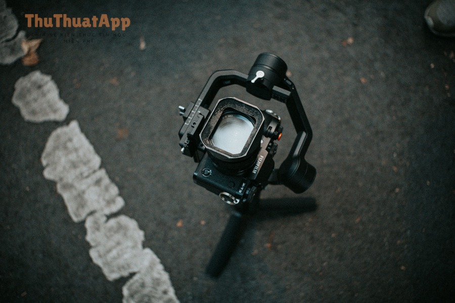 Gimbal giúp chống rung hiệu quả khi quay TikTok ngoài trời