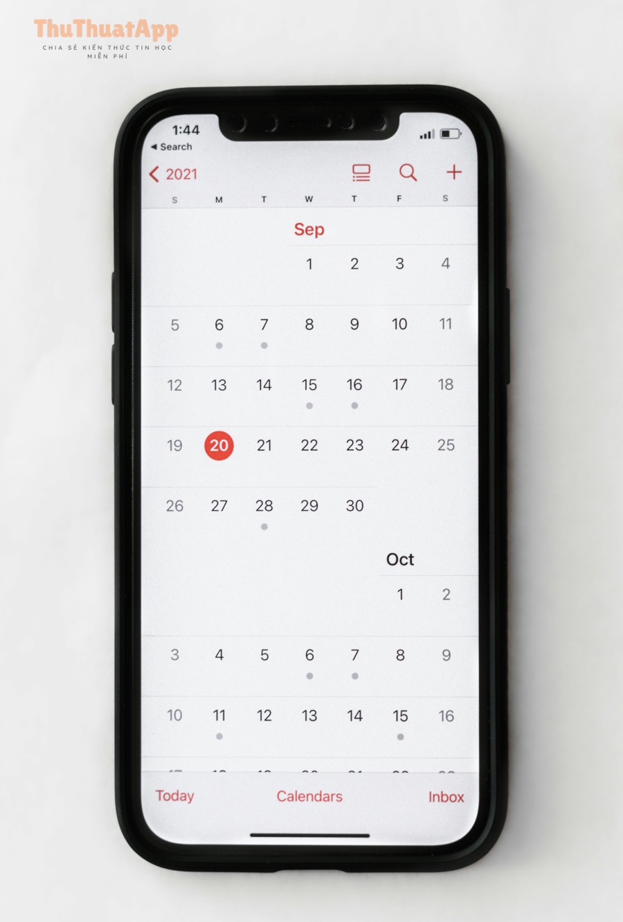 iPhone với lịch Calendar trên màn hình