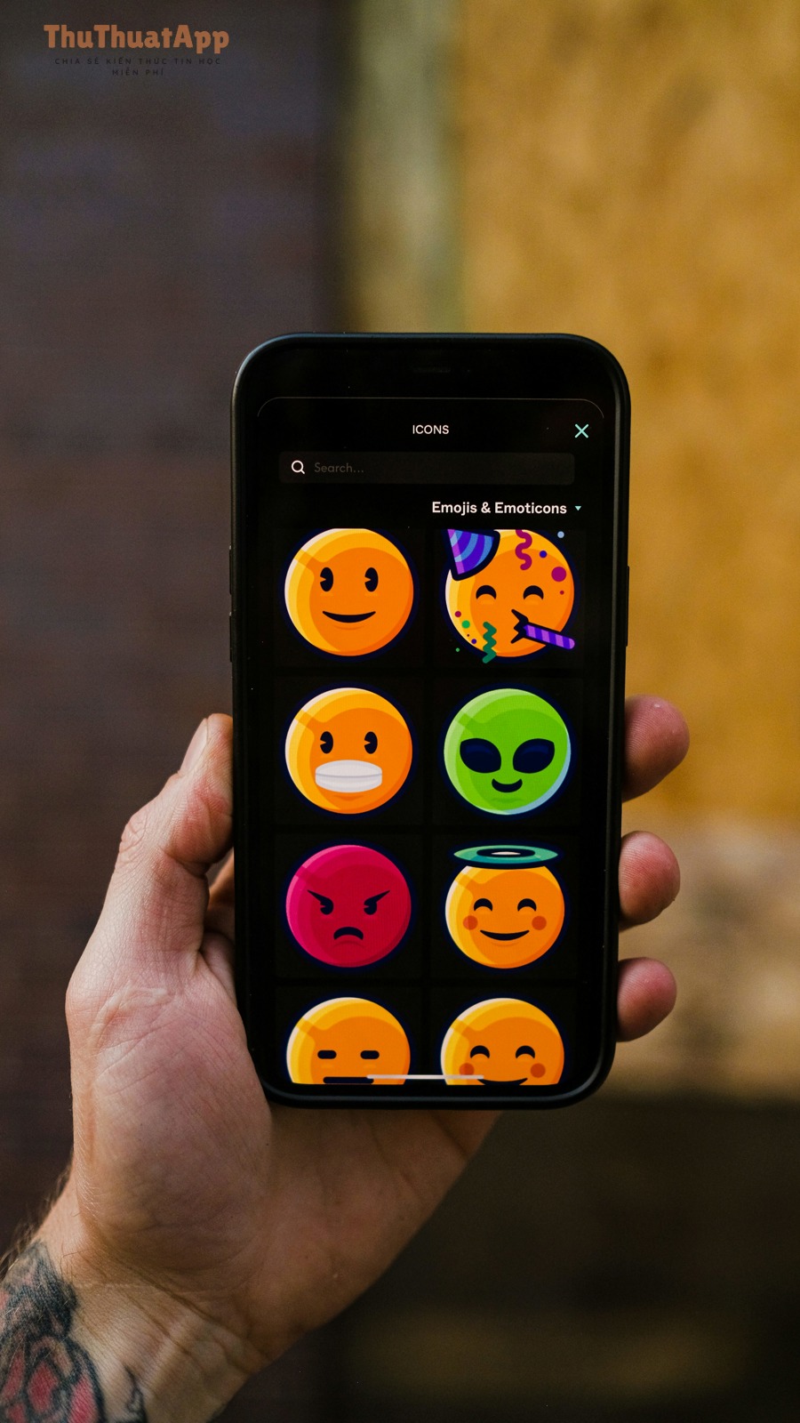 Cách thêm chữ chạy và sticker đẹp trên TikTok: Hướng dẫn chi tiết từ A–Z để video nổi bật 4 Sticker emoji trên điện thoại