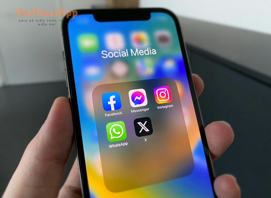 photo 1690883793939 f8cca2f28ee0 2