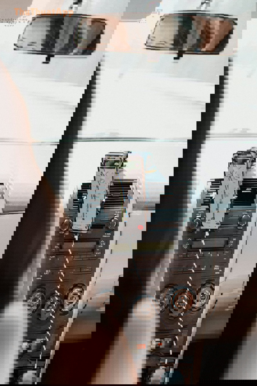 photo 1694813646152 c0b4a339f58f