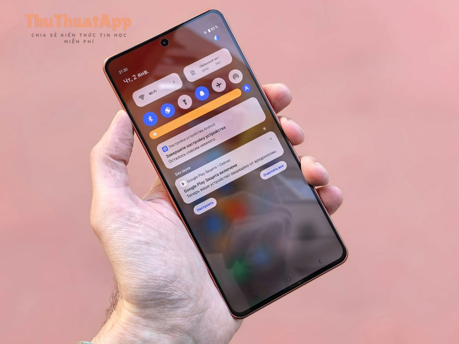 Cách tắt âm thông báo Messenger tạm thời (mute) theo thời gian: 15 phút, 1 giờ, 8 giờ, 24 giờ… 5 Ảnh minh họa điện thoại hiển thị thông báo – phù hợp chủ đề mute Messenger theo thời gian
