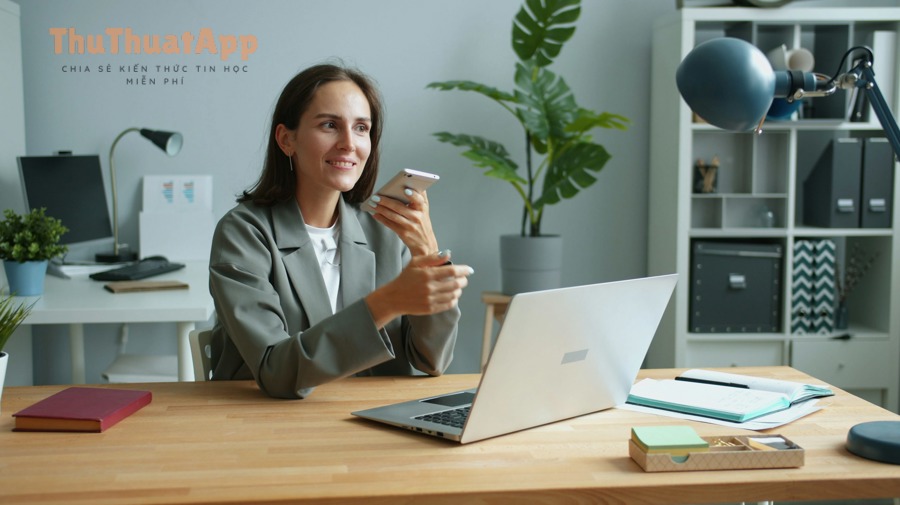 Minh họa người dùng gửi tin nhắn thoại khi trò chuyện