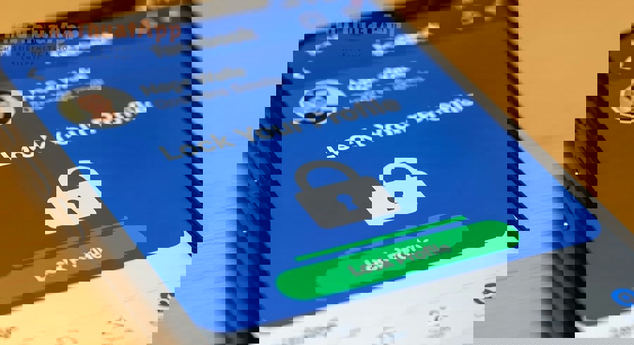 Minh họa màn hình khóa bảo vệ trên Facebook